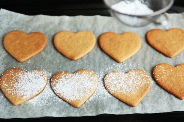 Proceso de pulverización de galletas en forma de corazón — Foto de Stock