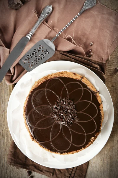 Chutný čokoládový dort na dřevěné pozadí — Stock fotografie