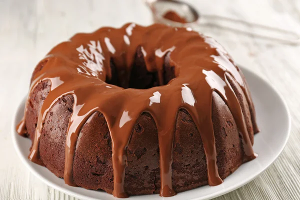 Runde Torte auf Teller Nahaufnahme — Stockfoto