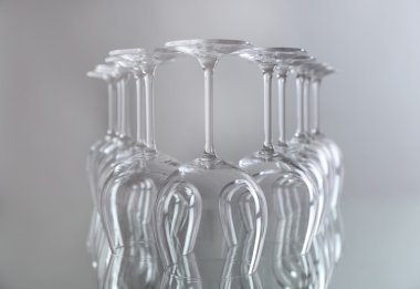 şarap kadehleri üst üste