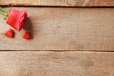 Küçük kalpler ile güzel gül