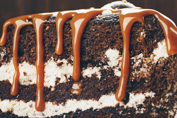 Piece of chocolate cake with caramel closeup — Stock Photo, Image