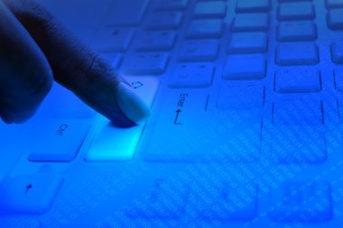 Bilgisayar klavye program kodu ile