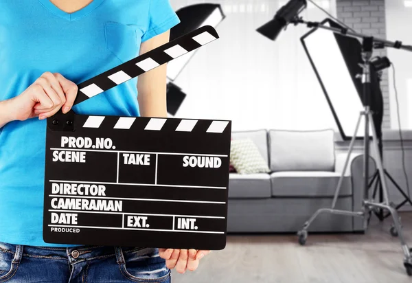 Operator holding clapperboard — Stock Photo, Image
