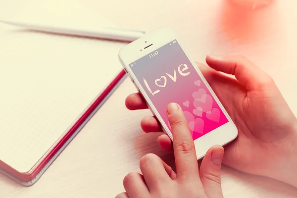 Mobile phone with romantic screensaver — Stock Photo, Image