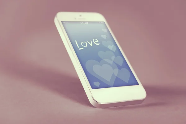 Telefon komórkowy z romantyczny wygaszacz ekranu — Zdjęcie stockowe