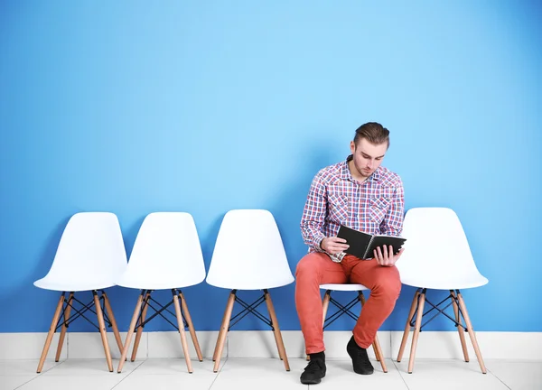 Young man sitting — Stock Photo, Image