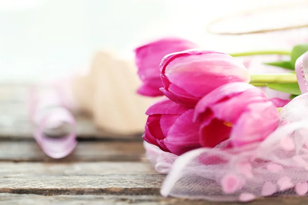 Nádherná romantická skladba s květinami. Svatý Valentýn pozadí — Stock fotografie