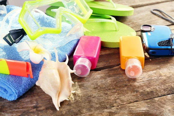 Summer accessories on table — Stock Photo, Image