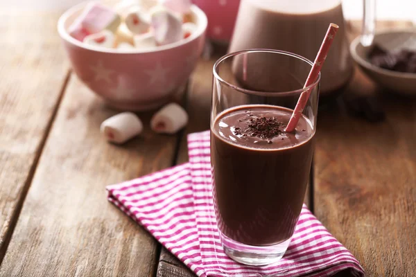 Szklanka mleko czekoladowe — Zdjęcie stockowe