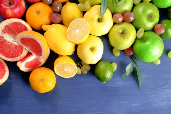 Frutas maduras coloridas — Foto de Stock