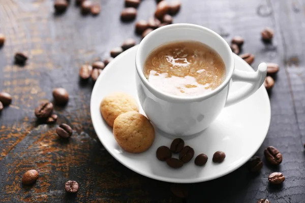 Taza de café en la mesa —  Fotos de Stock