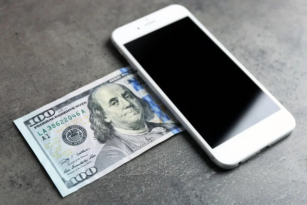 Teléfono móvil y dinero —  Fotos de Stock