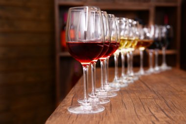 Birçok farklı şarap bardak