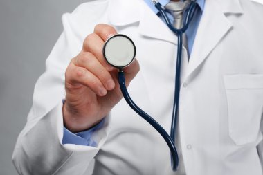 Doktor stetoskop işyeri ile