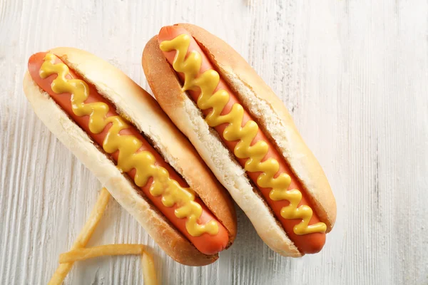 Świeże hot-dogi — Zdjęcie stockowe