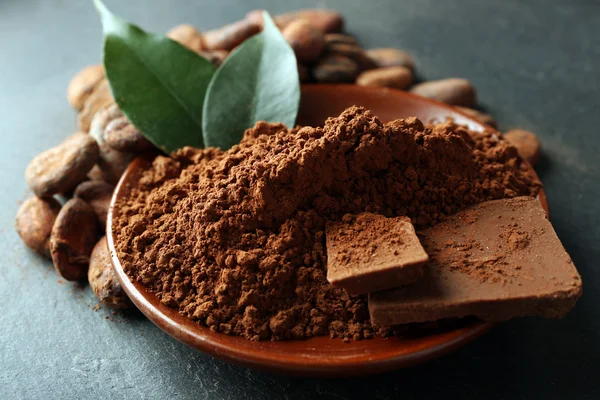 Ciotola con cacao aromatico — Foto Stock