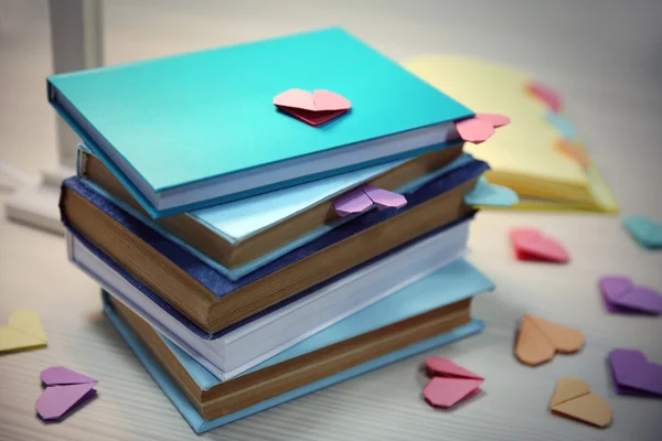 Marcadores de coração para livro — Fotografia de Stock