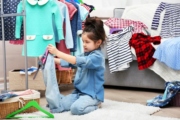 Schöne kleine Mädchen — Stockfoto