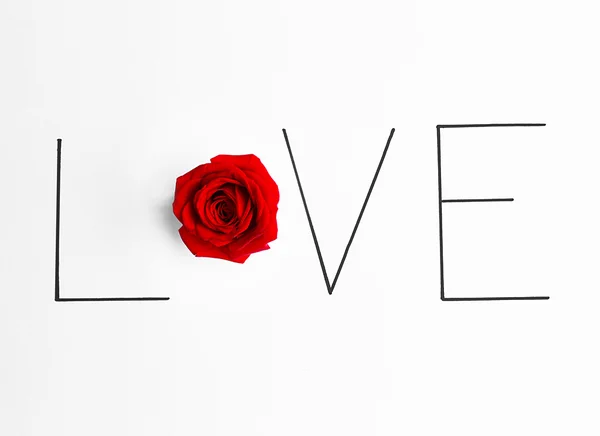 Αγάπη επιγραφή με κόκκινο τριαντάφυλλο — Φωτογραφία Αρχείου