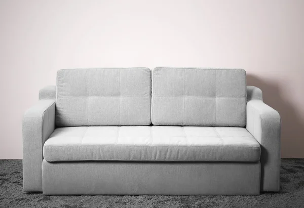 Szürke kényelmes kanapé — Stock Fotó