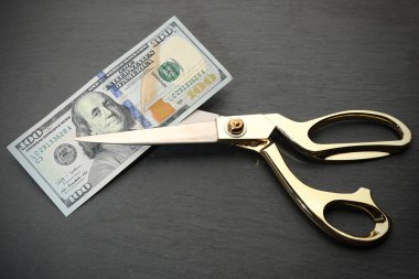 Altın makas para kesmek