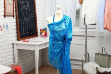 Teyp ölçme ile terzi mankeni 