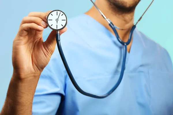 Male doctor holding stethoscope — Stock Photo, Image