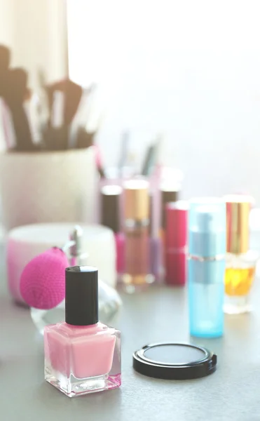 Lak na nehty s make-up kosmetika — Stock fotografie