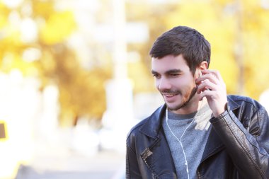 adam müzik açık havada için dinleme 