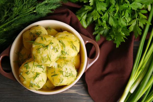 Boiled potatoes with greens — Stock Photo, Image