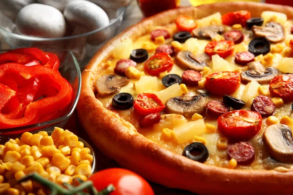 Delicious pizza with vegetables — Stock Photo, Image