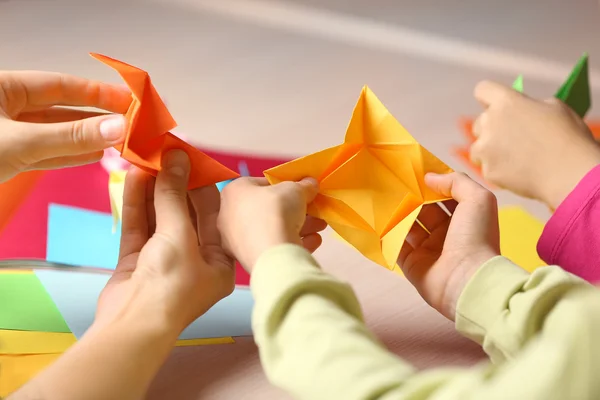 Bambini che fanno cigno — Foto Stock