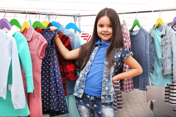 Schöne kleine Mädchen — Stockfoto