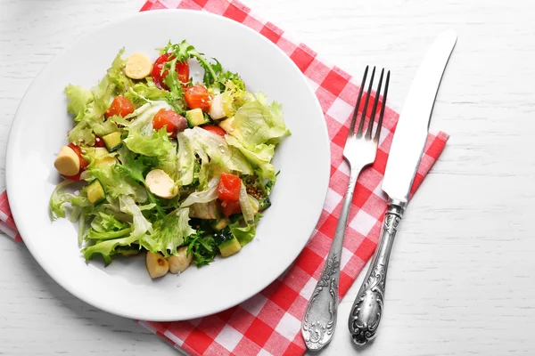 Ensalada de salmón sabrosa — Foto de Stock