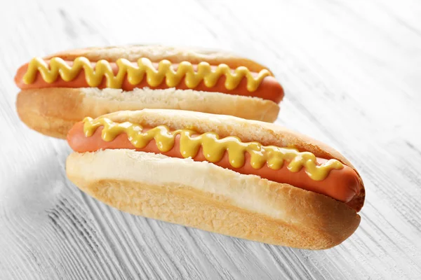 Świeże hot-dogi — Zdjęcie stockowe