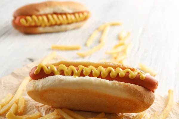 Świeże hot-dogi — Zdjęcie stockowe