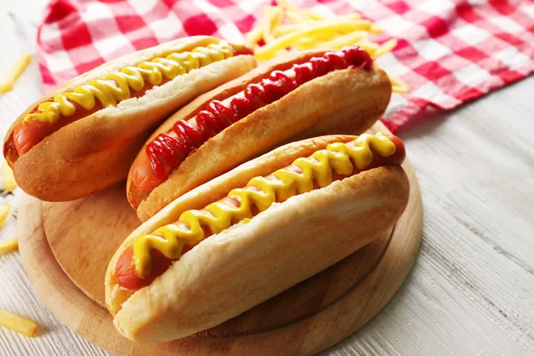 Świeże hot-dogi — Zdjęcie stockowe