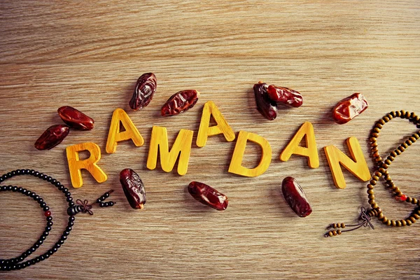 Ramadhan kata dengan huruf kayu — Stok Foto