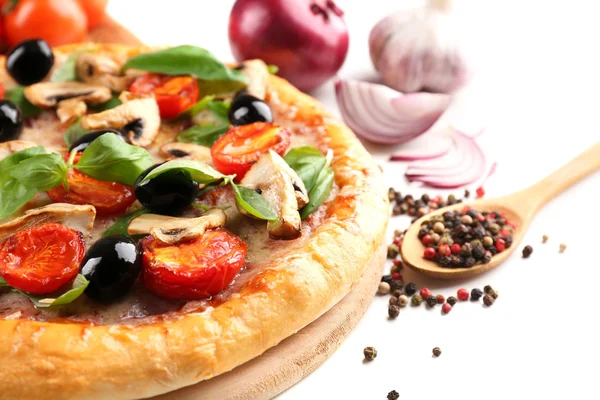 Deliciosa pizza saborosa com legumes — Fotografia de Stock