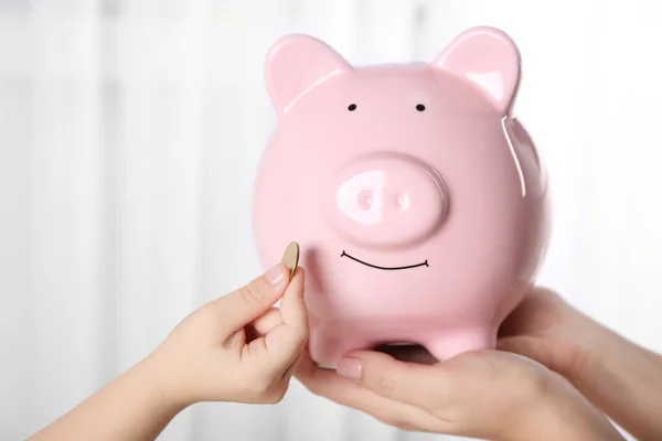 Savings concept. Piggy bank — Stock Photo, Image