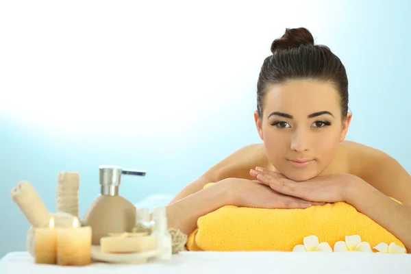 Young beautiful woman relaxing — Stock Photo, Image