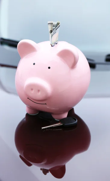 Piggy money box with cash and key — Stock Photo, Image