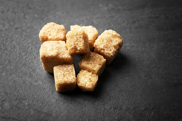 Stapel van bruine suiker kubussen — Stockfoto