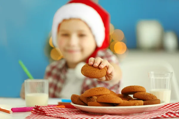 Menino Alegre Escrevendo Uma Carta Papai Noel Perto — Fotografia de Stock