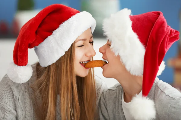 Bambini Felici Mangiano Biscotti Insieme Vicino — Foto Stock