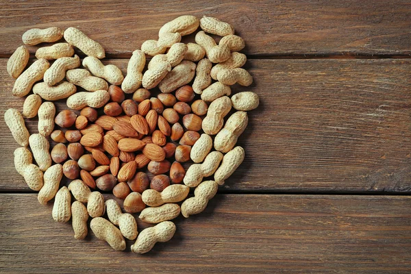 Jordnötter, hasselnötter och mandlar — Stockfoto