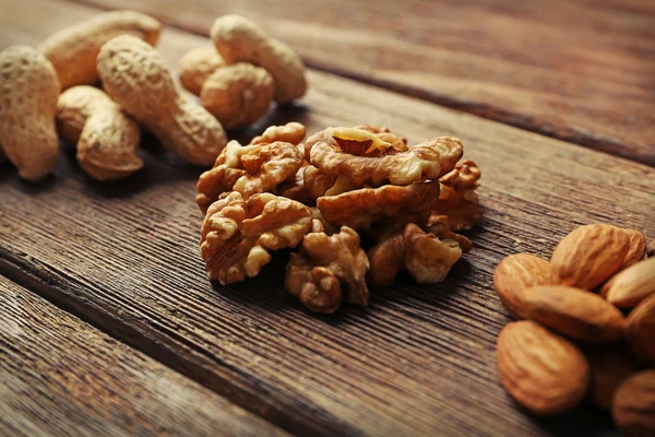 Jordnötter, valnöt kernel och mandlar — Stockfoto