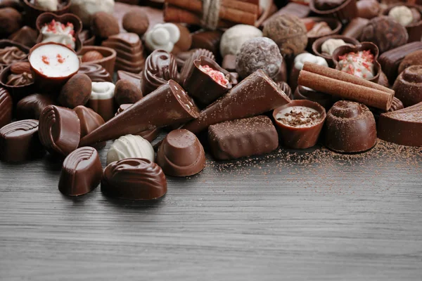 Surtido de sabrosos caramelos de chocolate — Foto de Stock