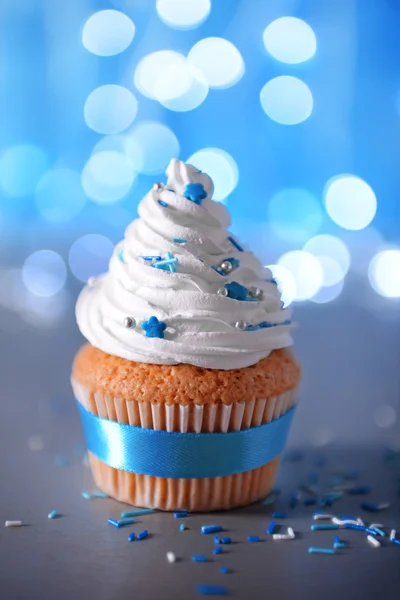 Cupcake com cobertura de creme branco — Fotografia de Stock